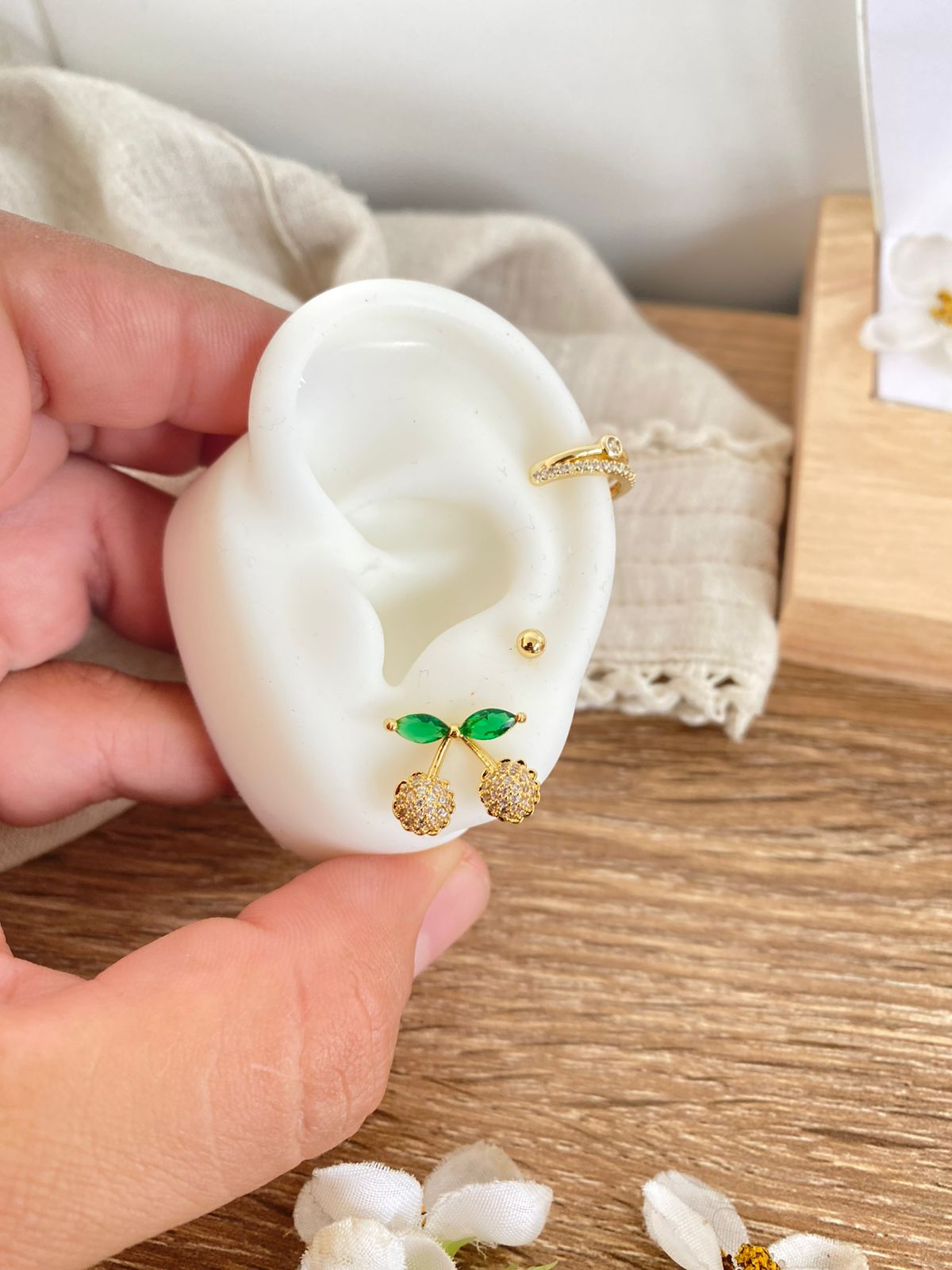 Set topos cover gold & earcuff